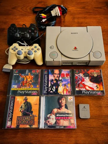 PLAYSTATION 1 SUPER BEM CONSERVADO - LEITOR 100%