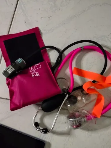 medidor de pressão arterial e estetoscópio, pink nunca usado.