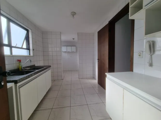 Vendo Apartamento vista mar, andar alto no Edifício Toulon