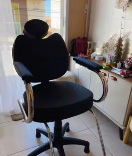 Vendo cadeira pouco tempo de uso 