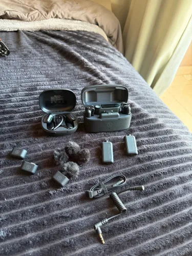 Hollyland Max 2 (4 microfones e 1 retorno de áudio)