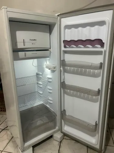 Geladeira esmaltec completinha (frete grátis)