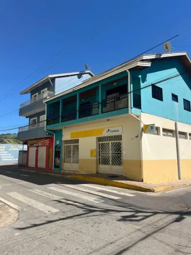 Casa com 180m² construída no Centro de Sapucaí-Mirim - MG