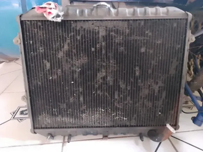 Radiador Mitsubishi L200 - 1998 a 2004 - Quadrada - de METAL
