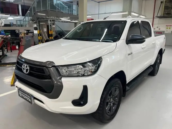 Toyota Hilux CD SR 4X4 2.8 TDI Diesel Aut. 2025