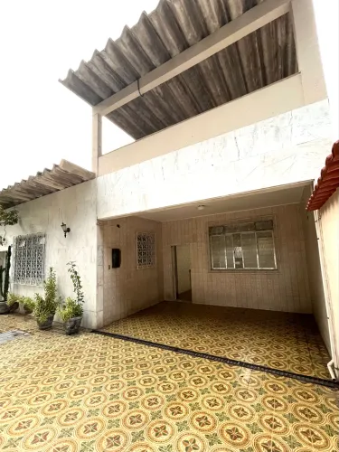 Alugo ótima casa no Bairro Tanque - Em frente ao Center Shopping