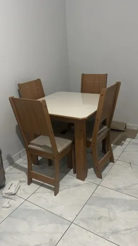 Mesa, com 3 cadeiras 