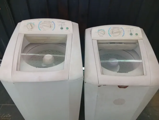 Vendo duas máquinas pra consertar ou retirada de peças