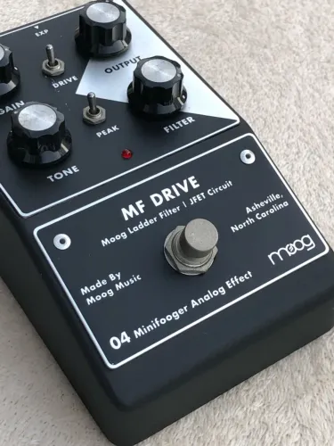 Pedal Moog MF Drive com filtro