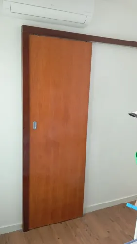 Porta semi oca para quarto ou banheiro.