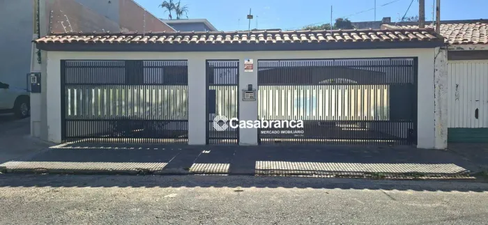 Casa para locação com 5 quartos, 2 suítes ,quintal com piscina, edícula e 4 vagas de garag