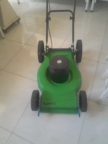 Maquina de cortar grama