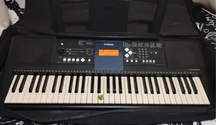 Teclado Yamaha PSR E333 controlador Midi