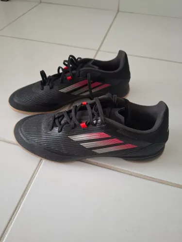 Chuteira adidas f50