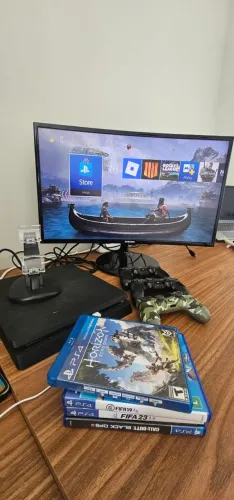 PS4 Slim 1TB + 3 Controles (1 com defeito) + 4 Jogos (FIFA 19, FIFA 23, COD BO4, Horizon Z