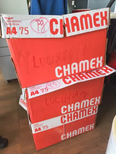 Caixa de resma de PAPEL CHAMEX A4