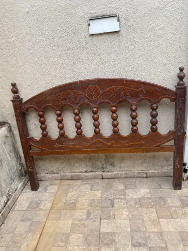 Cama de madeira