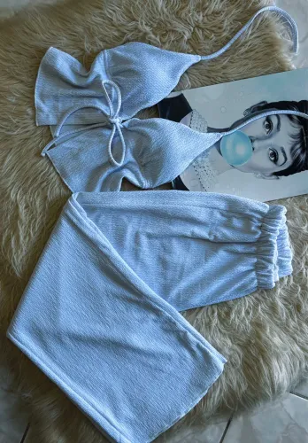 Conjunto em tecido crepe com lurex, calça pantalona e cropped 