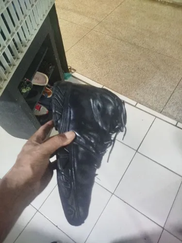 Bota Bull terrier tamanho 46 costurada nas laterais