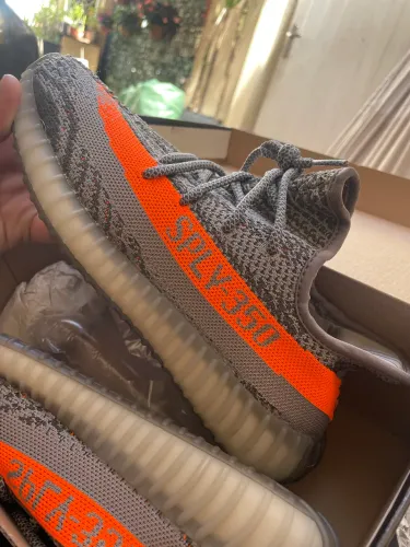 Tênis Yeezy tamanho 40