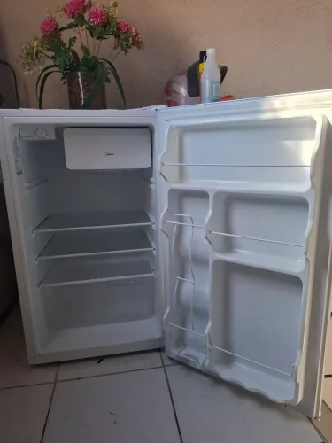 Frigobar midea 124 Litros