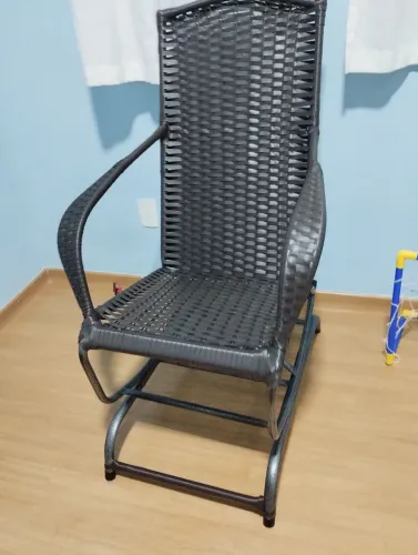 Cadeira de Balanço Fibra Sintética 