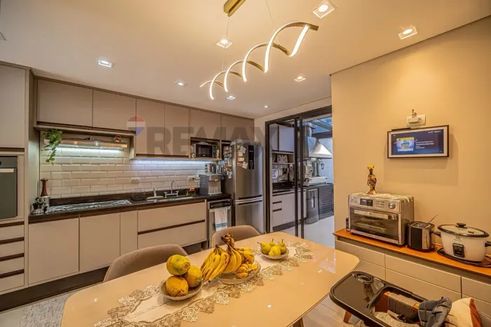 Casa de Condomínio para venda em Granja Viana de 170.00m² com 2 Quartos, 2 Suites e 2 Gara