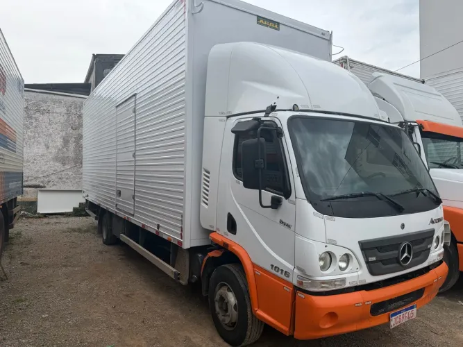 Vendo accelo 1016 automático ano 2023