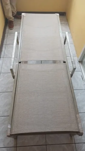 Espreguiçadeira para piscina de alumínio e tela Sling
