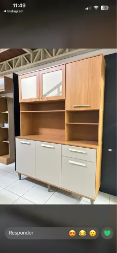 Armário de cozinha compacta com portas de vidro