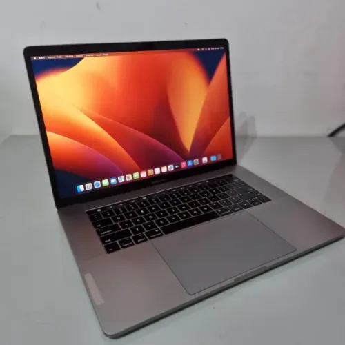 Macbook Pro Touchbar 15'4 Retina, i7, 16gb de ram 256gb ssd, bateria 200 ciclos