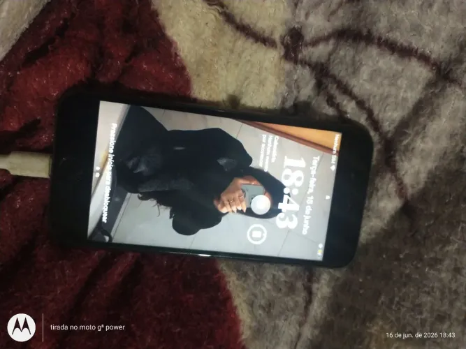 Vendo iPhone 8 normal tem garantia vai o carregador original 