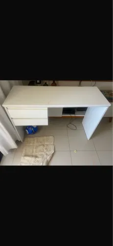 Vendo escrivaninha e cadeira