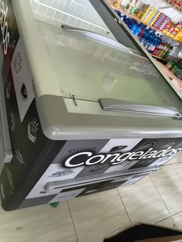 Vendo uma ilha freezer semi nova...