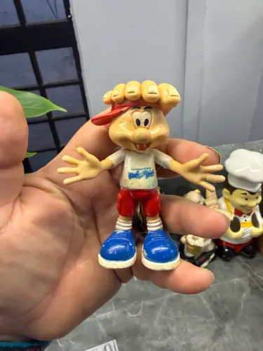 Boneco pé com pé