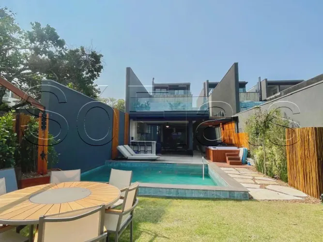 Casa na Av Mãe Bernarda de alto padrão na praia de Juquehy, com 320m², 04 dormitórios e 02