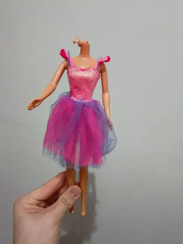 Corpo com roupa da Barbie flyng butterfly ( funcionando)
