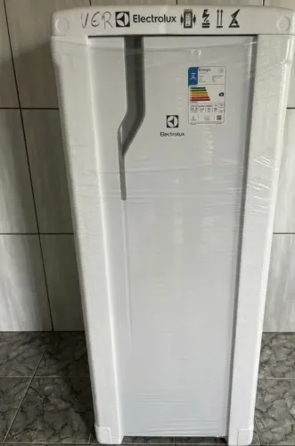 Geladeira Electrolux 240L RE31 127V Branca - Nova / Lacrada na Caixa