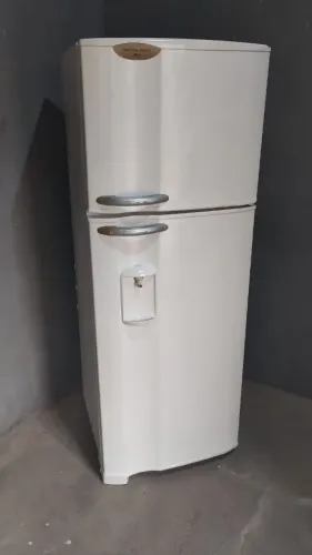 Geladeira dúplex Electrolux frost free. $600