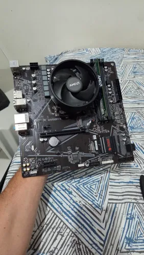 Kit Ryzen 7 3700X + B550M Gigabyte + 4GB 2133Mhz