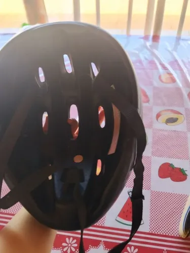Vendo capacete de bicicleta e banco completo