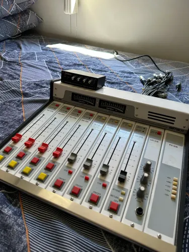 Mesa de Áudio Broadcast BBTech CA-506 Profissional para Rádio FM/AM Completa