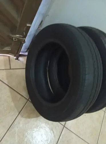 Pneu 165 65 14 meia vida em bom estado, comprou usou!