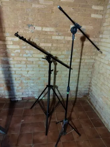 2 Pedestais para Microfone - Tipo Boom - Reguláveis
