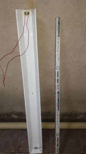 Calha Comercial de Sobrepor + 3 lâmpadas LED tubular T8 da marca Taschibra
