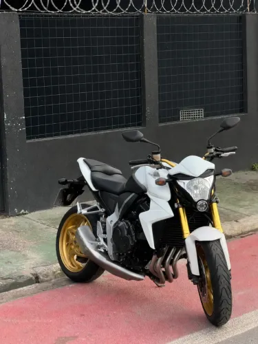 CB 1000
