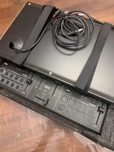 Controladora DDJ 200