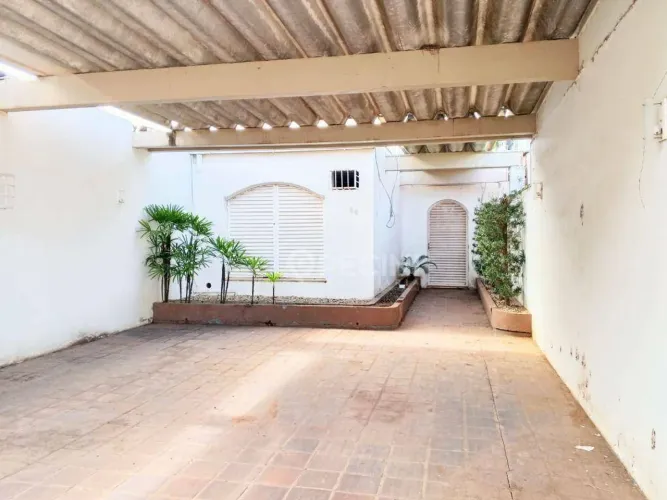 Casa comercial para locar com 5 salas, no Centro de Rio Claro