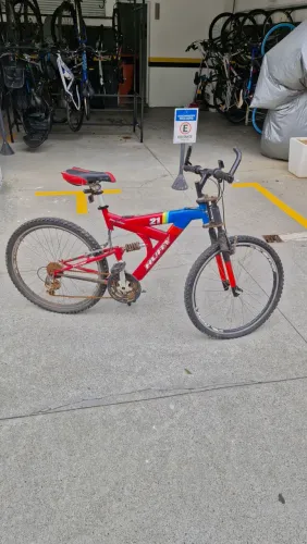 Bicicleta MTB Aro 21 Dupla suspensão.