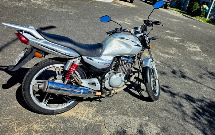 SUZUKI GSR 150i - ÓTIMA OPORTUNIDADE!